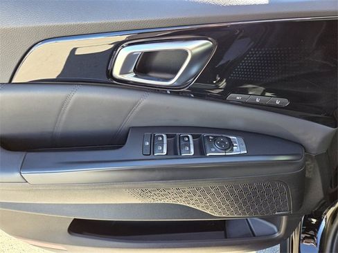 Used 2025 Kia Carnival SX Prestige image 17