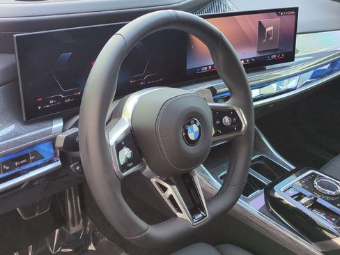 Certified 2025 BMW 760i xDrive w/ Luxury Rear Seating Package AWD/4WD image 17