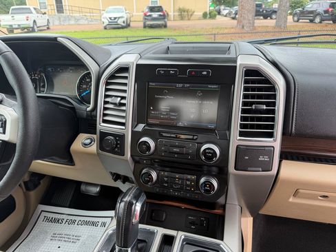 Used 2015 Ford F150 Lariat w/ Equipment Group 502A Luxury AWD/4WD image 14