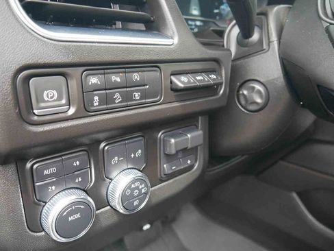 Used 2024 GMC Yukon XL AT4 w/ Technology Package AWD/4WD image 31