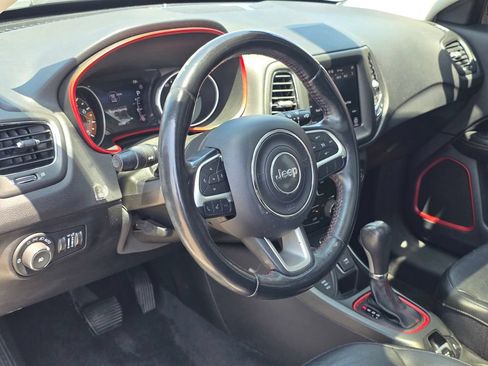Used 2020 Jeep Compass Trailhawk AWD/4WD image 12
