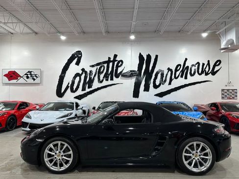 Used 2017 Porsche 718 Boxster image 2
