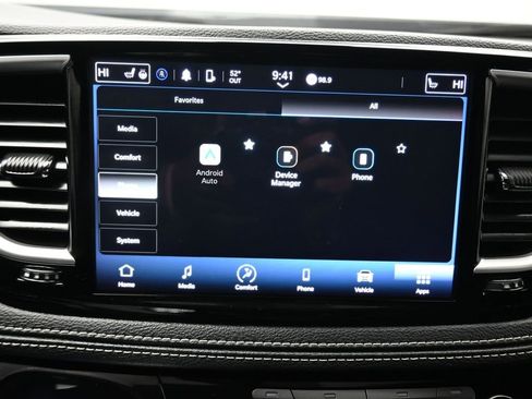 Used 2024 Chrysler Pacifica Touring image 21