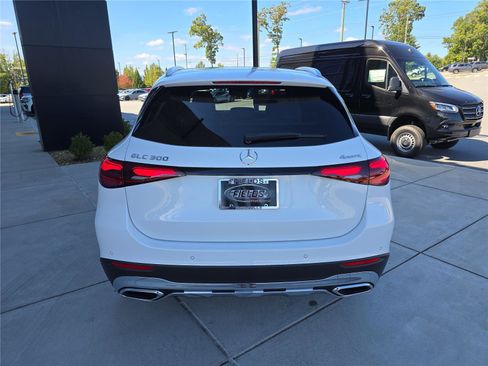 Used 2026 Mercedes-Benz GLC 300 4MATIC image 4