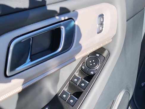 New 2025 Ford Explorer Active w/ Active Comfort Package image 9
