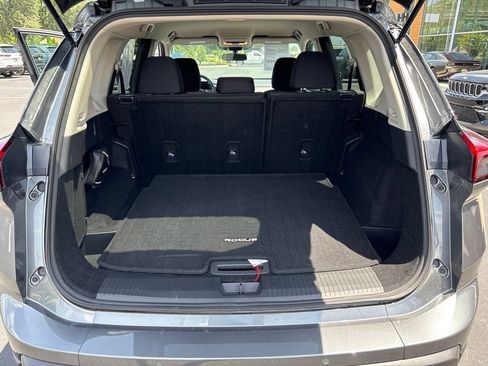 Used 2025 Nissan Rogue S FWD image 16