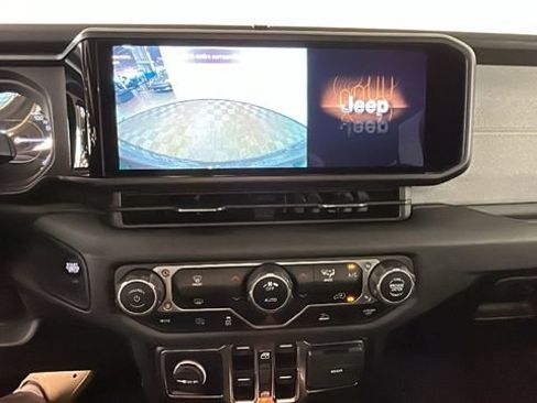 Used 2024 Jeep Wrangler Unlimited AWD/4WD image 23