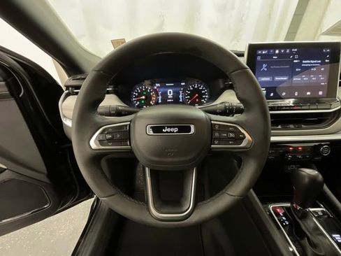 Used 2025 Jeep Compass Limited AWD/4WD image 11