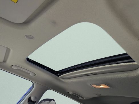 Certified 2024 Hyundai Venue SEL image 20