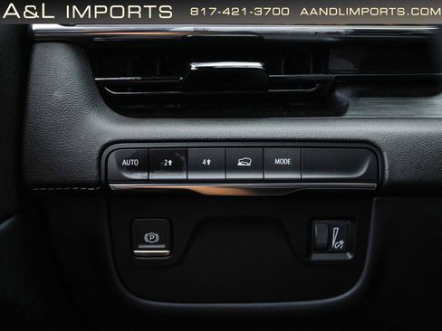 Used 2024 Cadillac Escalade ESV Premium Luxury AWD/4WD image 51