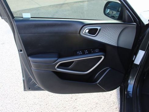 Used 2022 Kia Soul LX w/ Technology Package image 13