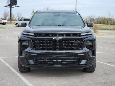 Used 2025 Chevrolet Traverse RS image 2
