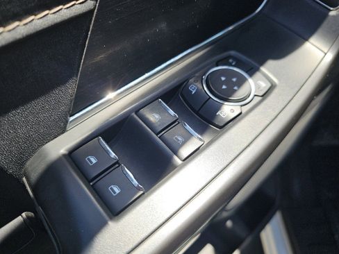 Used 2025 Ford F150 Lariat AWD/4WD image 31