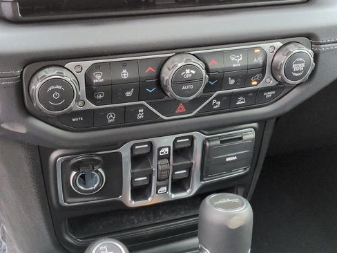 New 2026 Jeep Gladiator Sport image 17