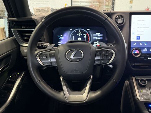 Used 2024 Lexus GX 550 w/ Cold Area Package AWD/4WD image 37