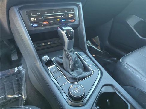 Used 2022 Volkswagen Tiguan SE image 11