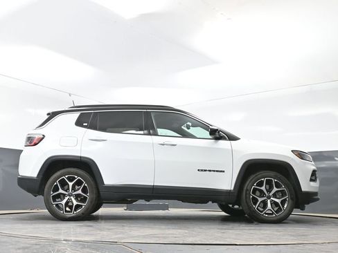 Used 2025 Jeep Compass Limited AWD/4WD image 47