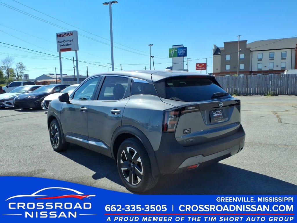 Used 2025 Nissan Kicks SV w/ Illumination Package AWD/4WD image 3