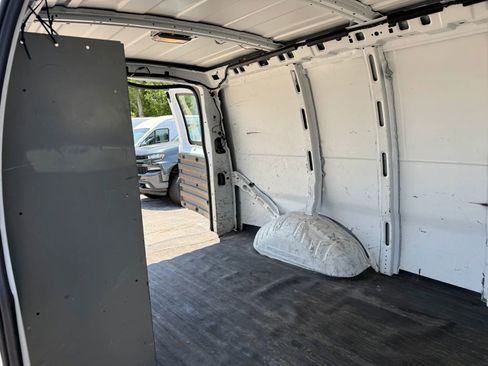 Used 2013 Chevrolet Express 2500 RWD image 21