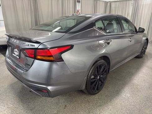 Used 2022 Nissan Altima 2.5 SR w/ Midnight Edition Package image 4