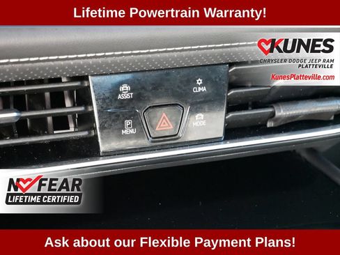 Used 2025 Volkswagen Atlas SE AWD/4WD image 24