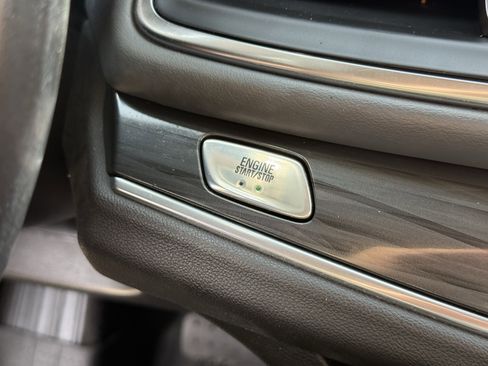 Used 2018 Buick Enclave Essence image 24