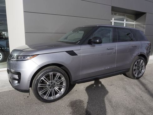 New 2025 Land Rover Range Rover Sport SE image 3