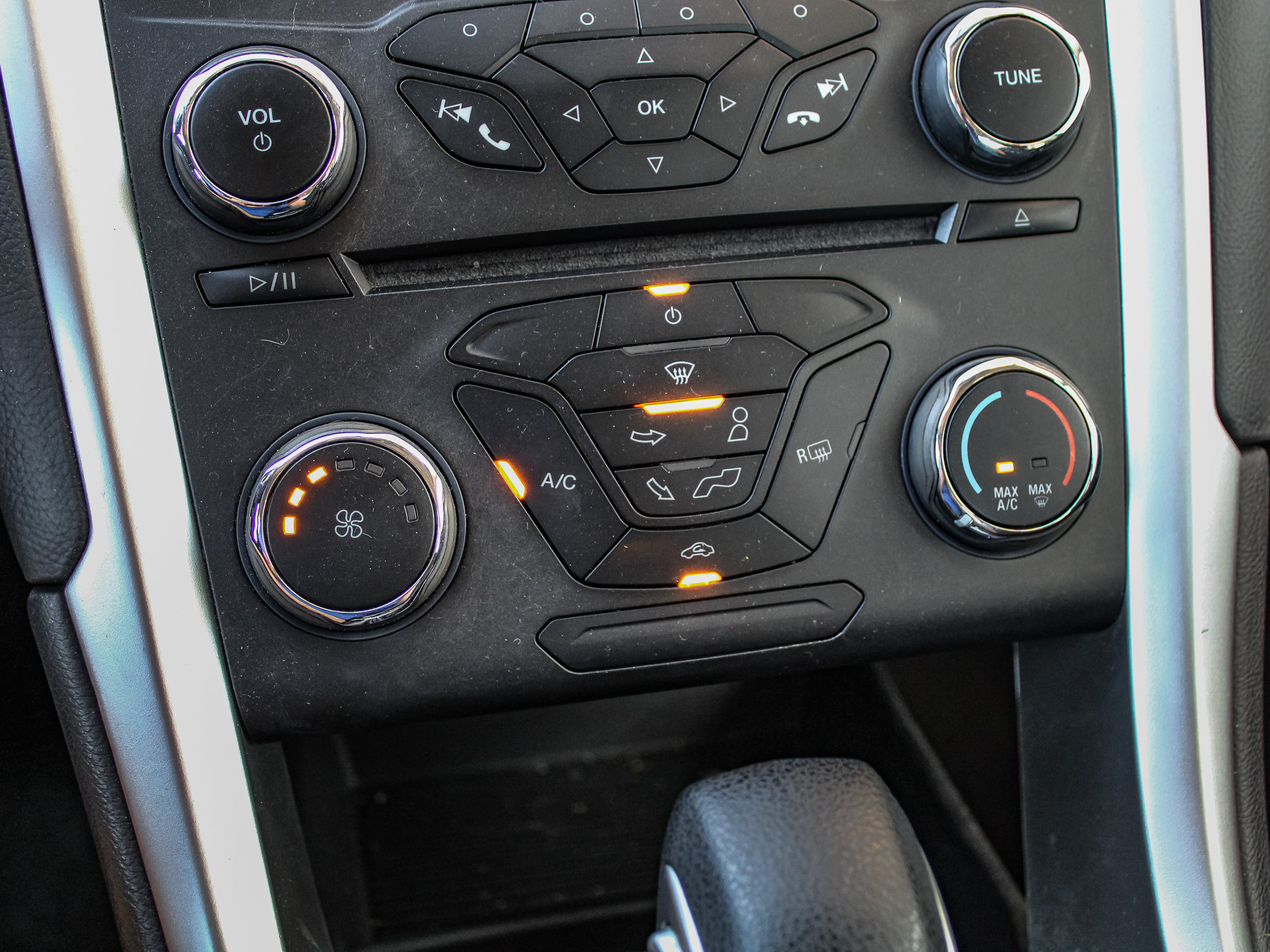 Used 2016 Ford Fusion SE FWD image 26