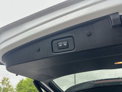 Certified 2025 Nissan Pathfinder SL w/ Black Appearance Package FWD image 21