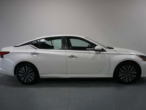 Used 2023 Nissan Altima 2.5 SV image 6