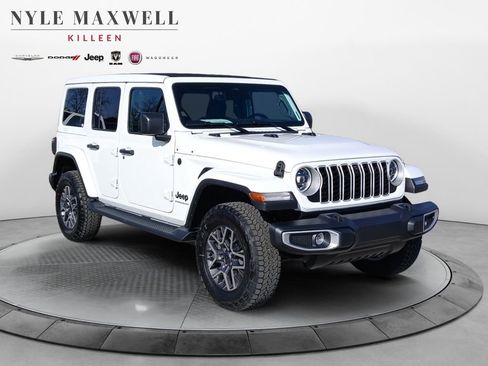 New 2026 Jeep Wrangler Unlimited Sahara AWD/4WD image 2