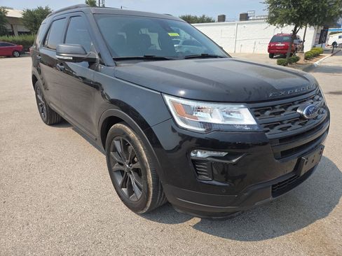 Used 2019 Ford Explorer XLT w/ Equipment Group 202A FWD image 2