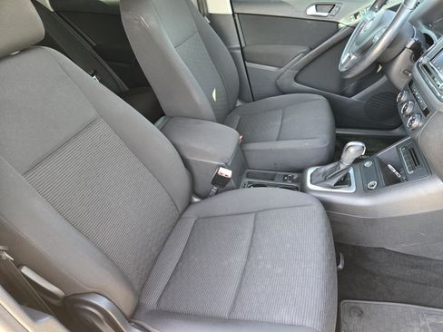 Used 2018 Volkswagen Tiguan Limited w/ Premium Package FWD image 10