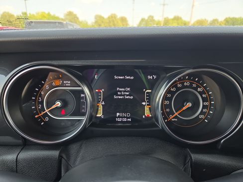 Used 2021 Jeep Wrangler Unlimited Sahara AWD/4WD image 13