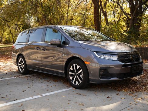 Certified 2025 Honda Odyssey EX-L image 2
