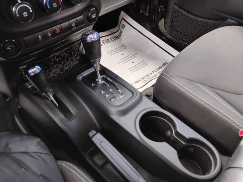 Used 2016 Jeep Wrangler Unlimited Sahara image 11