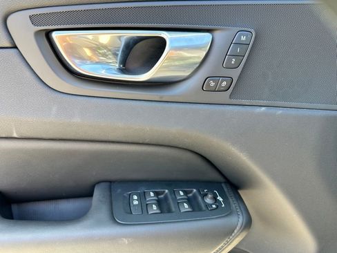 Used 2025 Volvo XC60 B5 Plus image 15