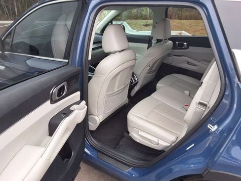 Used 2025 Kia Sorento S w/ Panoramic Sunroof Package image 7