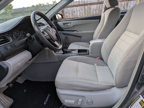 Used 2015 Toyota Camry LE FWD image 10