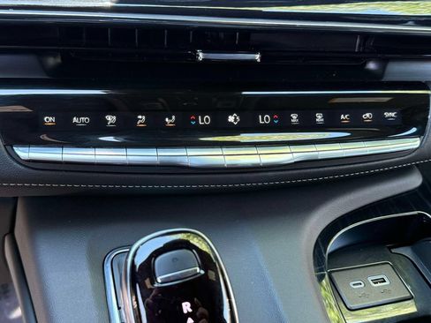 Used 2024 Cadillac Escalade ESV Sport AWD/4WD image 28