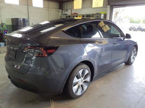 Used 2023 Tesla Model Y Long Range AWD/4WD image 4