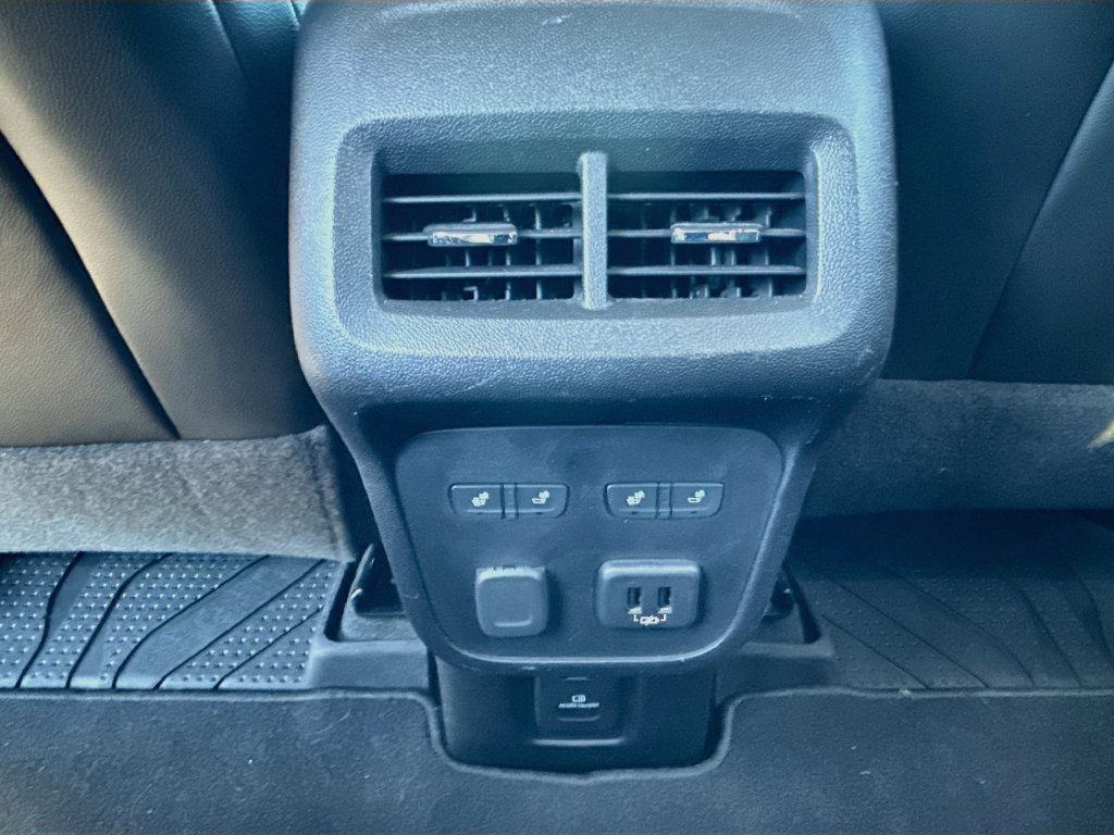 Used 2018 Chevrolet Equinox Premier w/ Infotainment II Package AWD/4WD image 34
