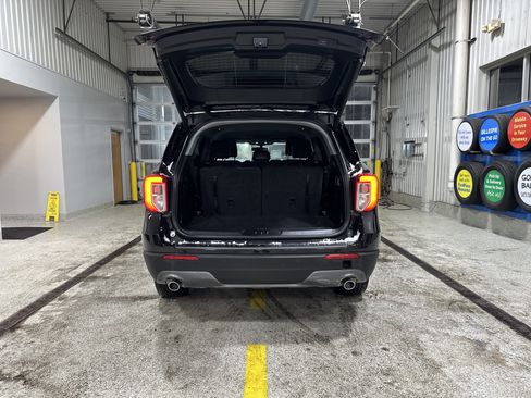 Certified 2023 Ford Explorer XLT w/ Equipment Group 202A image 5