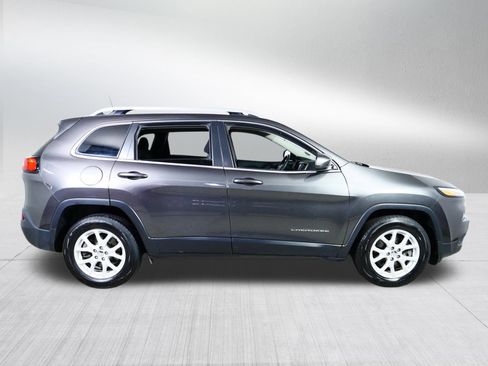 Used 2017 Jeep Cherokee Latitude w/ Safety/Convenience Group AWD/4WD image 8