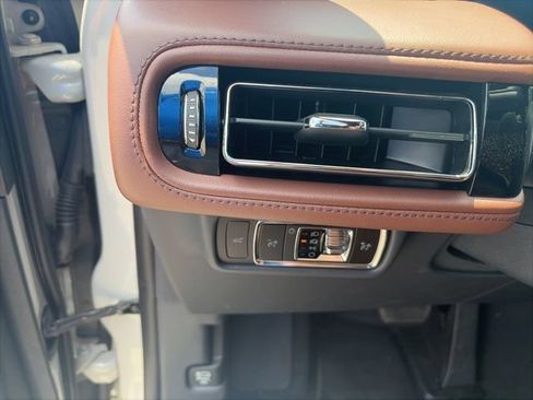 Used 2025 Lincoln Aviator Reserve w/ Equipment Group 201A AWD/4WD image 19