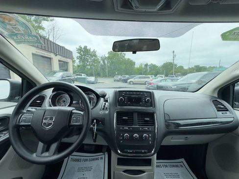Used 2014 Dodge Grand Caravan American Value Package FWD image 17