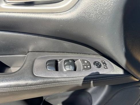 Used 2020 Nissan Pathfinder SV AWD/4WD image 15