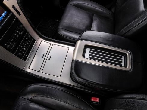 Used 2013 Cadillac Escalade Platinum RWD image 36