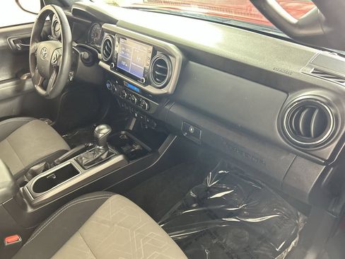 Used 2022 Toyota Tacoma TRD Off-Road w/ Technology Package AWD/4WD image 26