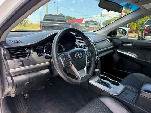 Used 2012 Toyota Camry SE FWD image 10